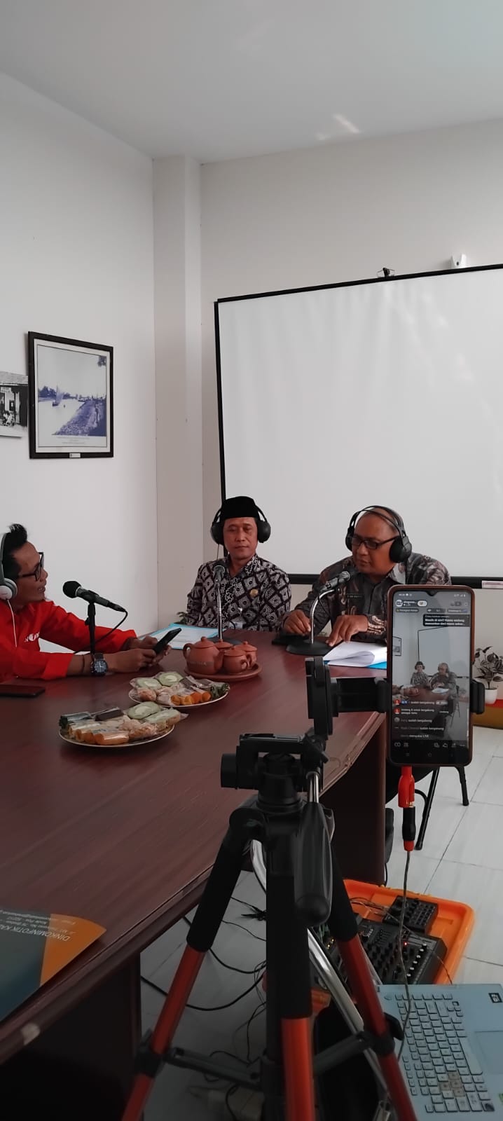 Dinarpus Brebes Bahas Digitalisasi Arsip pada Talkshow Interaktif “Moci Bareng Karo Uwane”